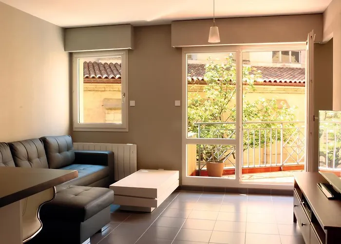 Le Saint-etienne Avec Terrasse Daire Beaune (Cote d'Or)