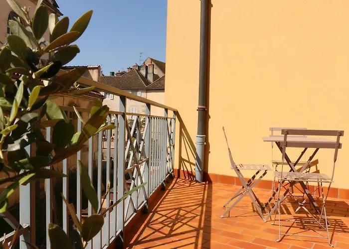 Le Saint-etienne Avec Terrasse Beaune (Cote d'Or)